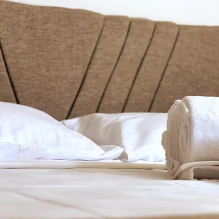 Modern For 6 People In Center *