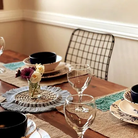 Modern For 6 People In Center