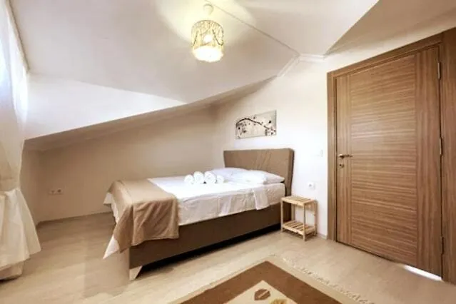 Modern For 6 People In Center