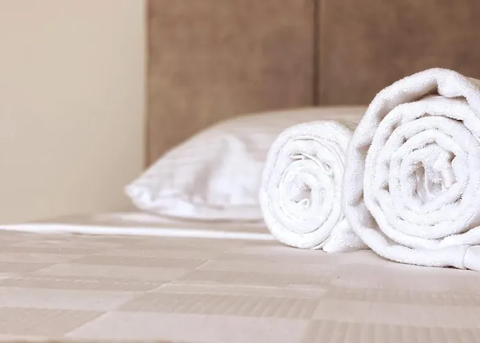 Modern For 6 People In Center *