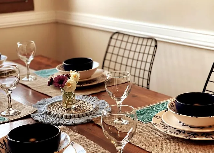 Modern For 6 People In Center