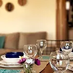 Modern For 6 People In Center Φετιγιέ
