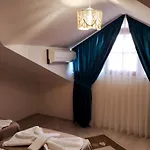 Modern For 6 People In Center Φετιγιέ