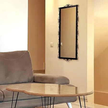 Modern For 6 People In Center Φετιγιέ