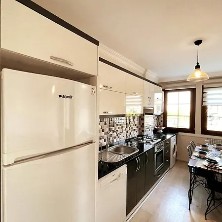 アパート Modern For 6 People In Center フェティエ