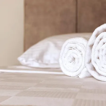 Modern For 6 People In Center *